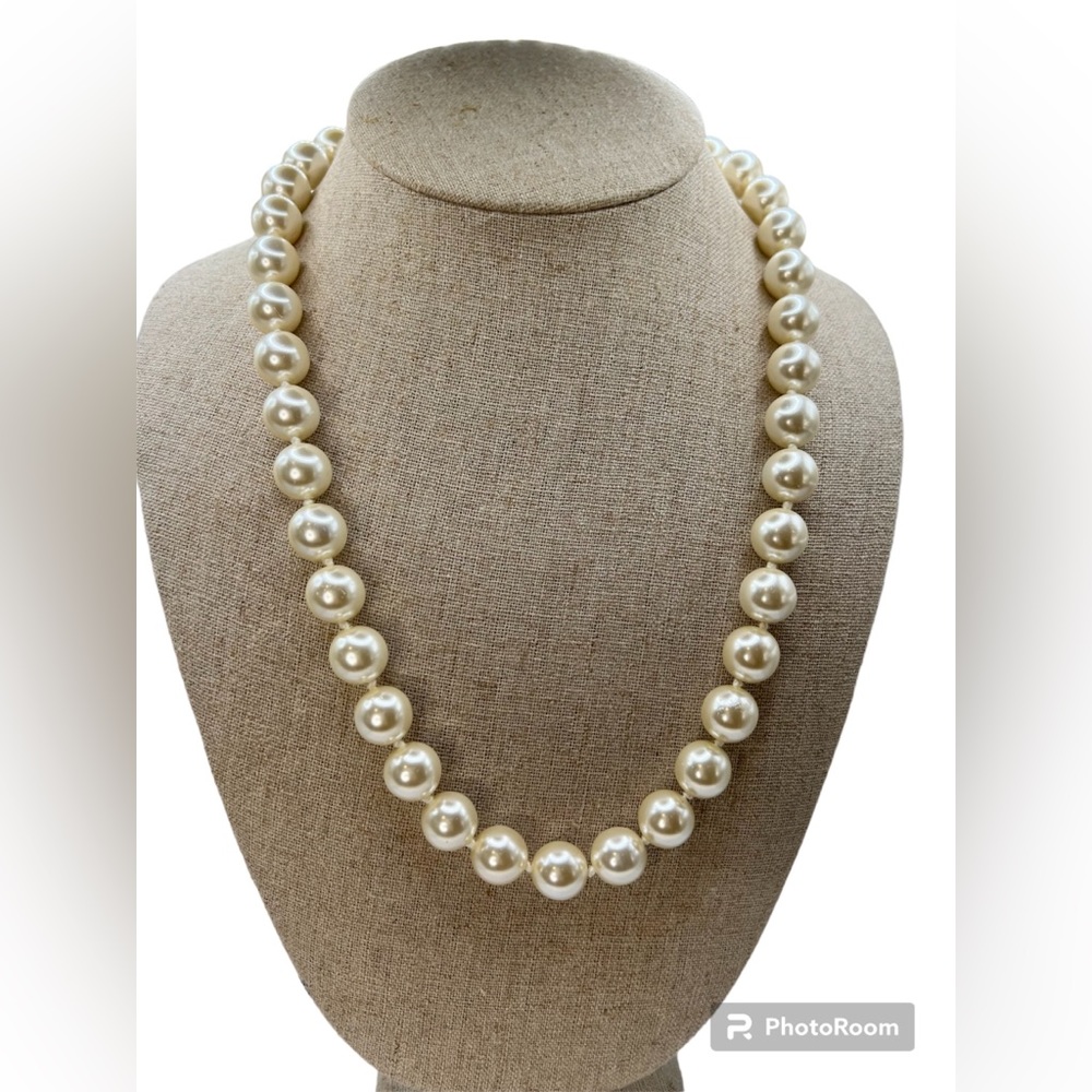 Vintage Faux Pearl Necklace